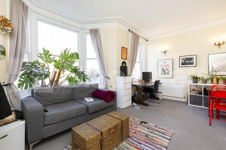 			1 Bedroom, 1 bath, 1 reception Flat			 Blythe Road, KENSINGTON OLYMPIA